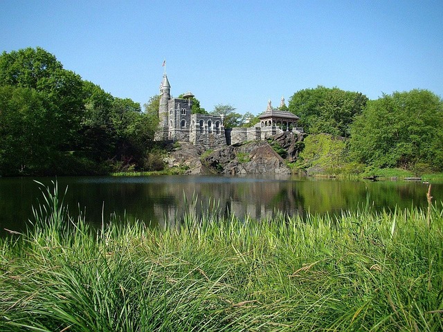 green-building-640x480-26001459.jpeg