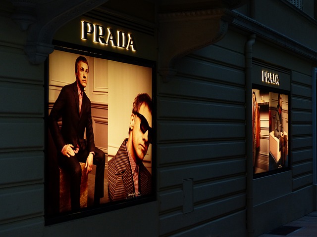 luxury-marketing-640x480-61099813.jpeg