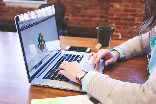 Adjustable Rates in Real Estate: Navigating Market Fluctuations for Homebuyers