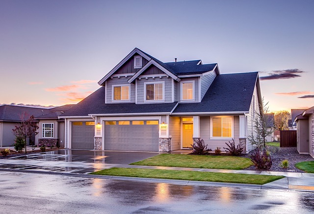 real-estate-tech-640x480-80715262.jpeg