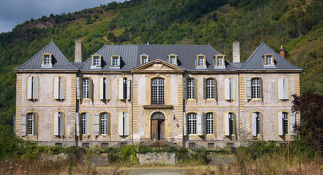 Authentic Period Representation: Essential Guidelines for Real Estate Listings