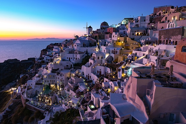 luxury-marketing-640x480-72430436.jpeg