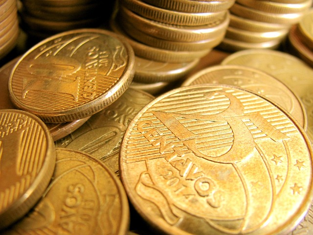 debt-income-640x480-16354763.jpeg