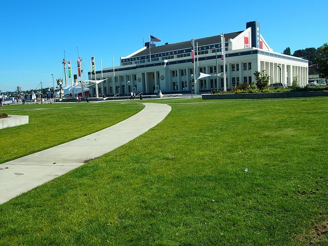 green-building-640x480-63649370.jpeg