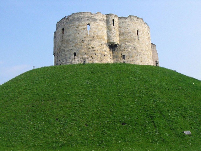 green-building-640x480-43643460.jpeg