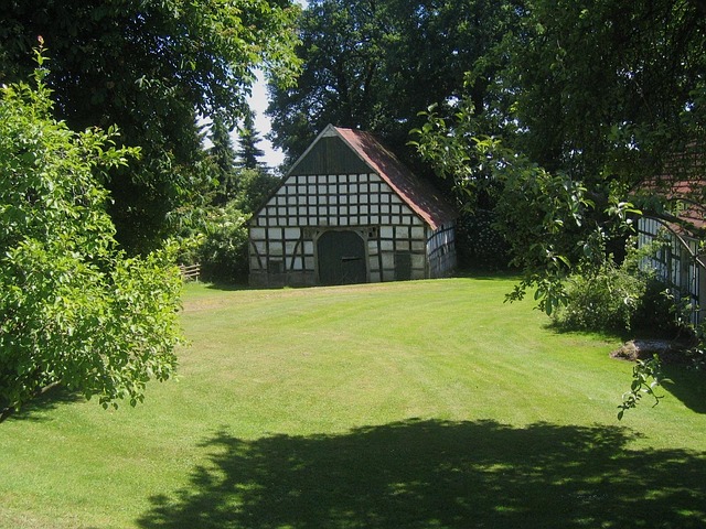 green-building-640x480-78523515.jpeg