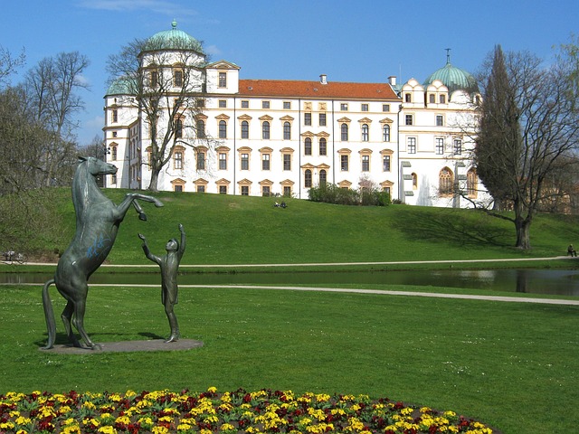 green-building-640x480-75965221.jpeg