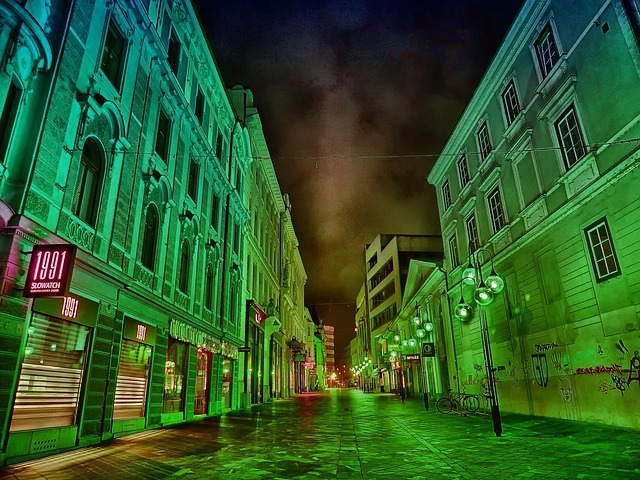 green-building-640x480-23006939.jpeg