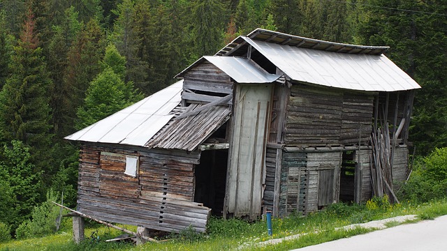 green-building-640x480-37288796.jpeg
